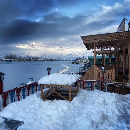 Hotel Chicago Group Of Houseboats Srīnagar Esterno foto