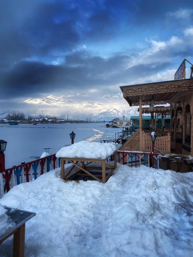 Hotel Chicago Group Of Houseboats Srīnagar Esterno foto