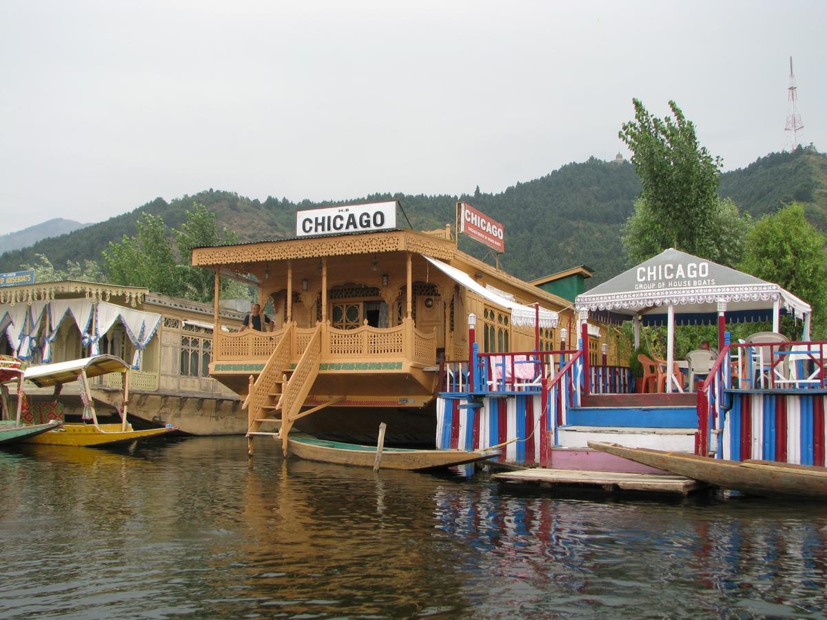 Hotel Chicago Group Of Houseboats Srīnagar Esterno foto