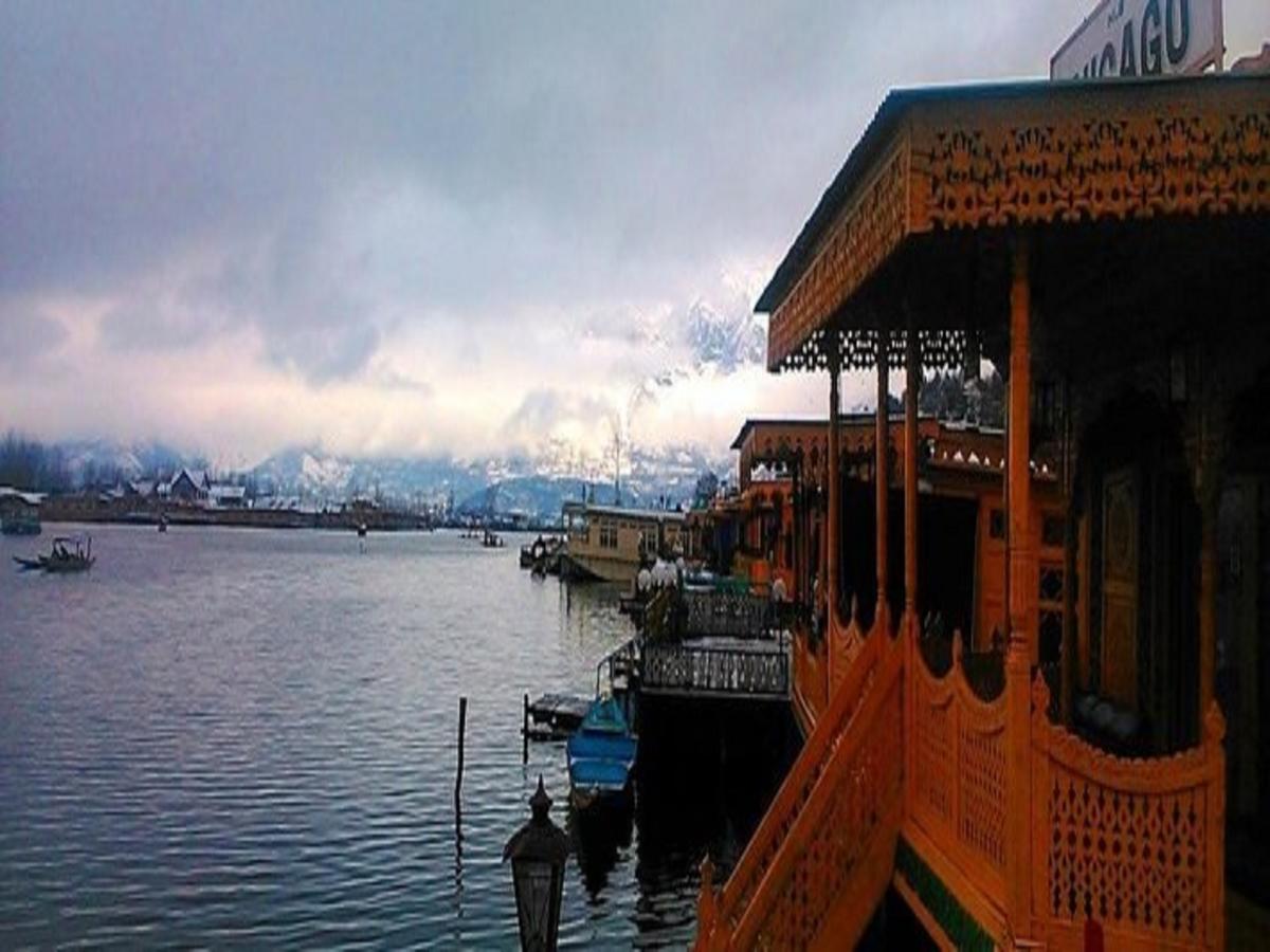 Hotel Chicago Group Of Houseboats Srīnagar Esterno foto