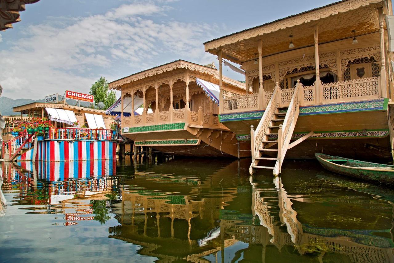 Hotel Chicago Group Of Houseboats Srīnagar Esterno foto