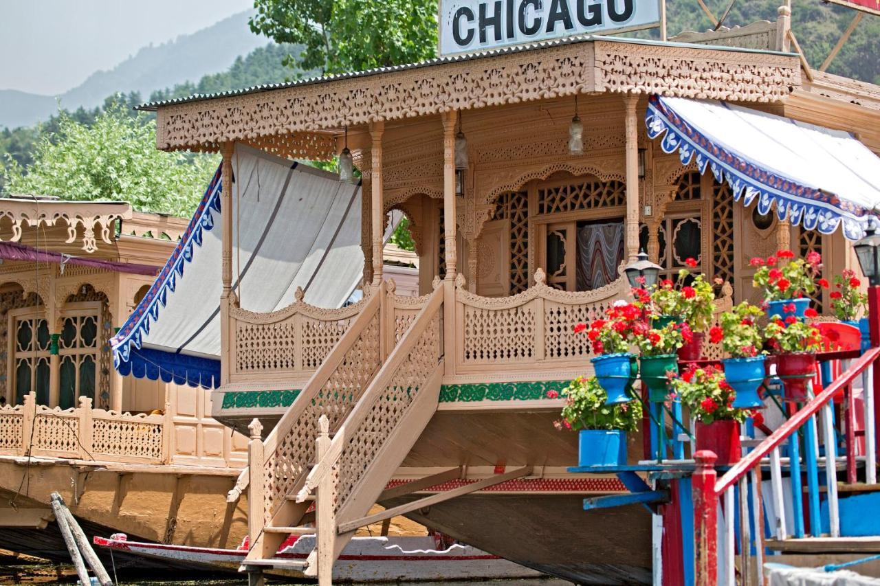 Hotel Chicago Group Of Houseboats Srīnagar Esterno foto