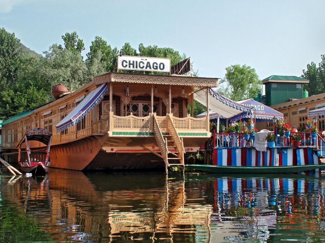 Hotel Chicago Group Of Houseboats Srīnagar Esterno foto